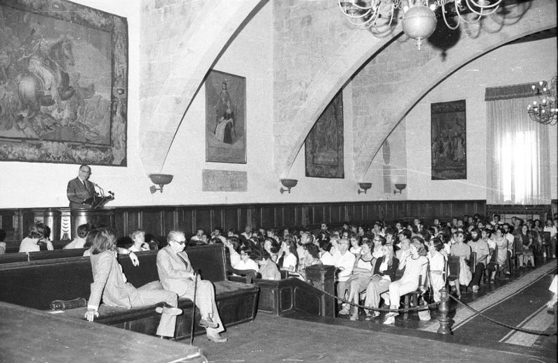 Camilo José Cela en la Universidad de Salamanca en los años 60
