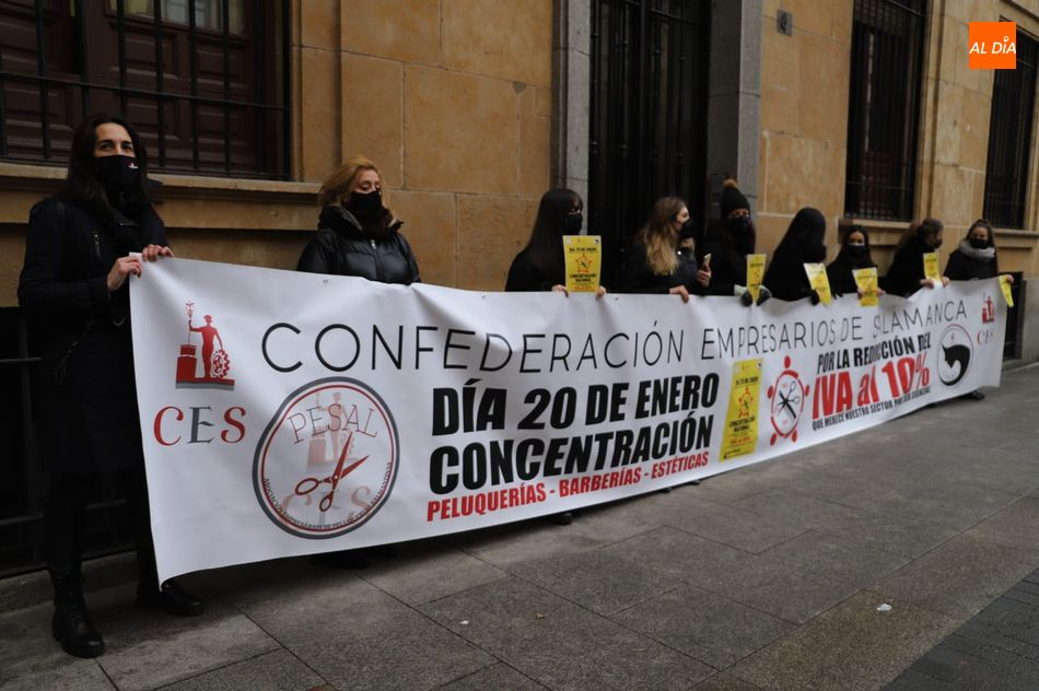 Los profesionales de peluquerías y estética protestan este lunes por una rebaja del IVA