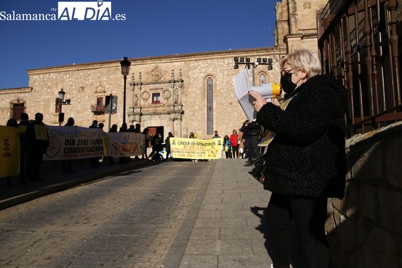 Lectura del manifiesto de peluquerías, barberías y centros de estética de Salamanca