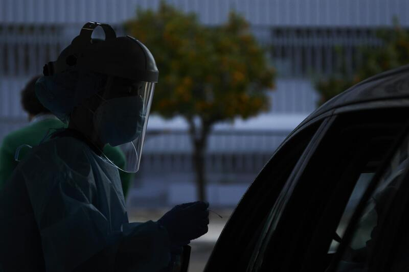 España suma 118.922 casos y 199 muertes, mientras la incidencia baja hasta 3.078