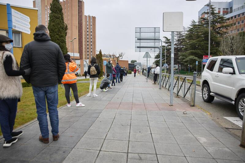 España suma 157.941 casos y 160 muertes, con la incidencia bajando hasta los 3.286 puntos