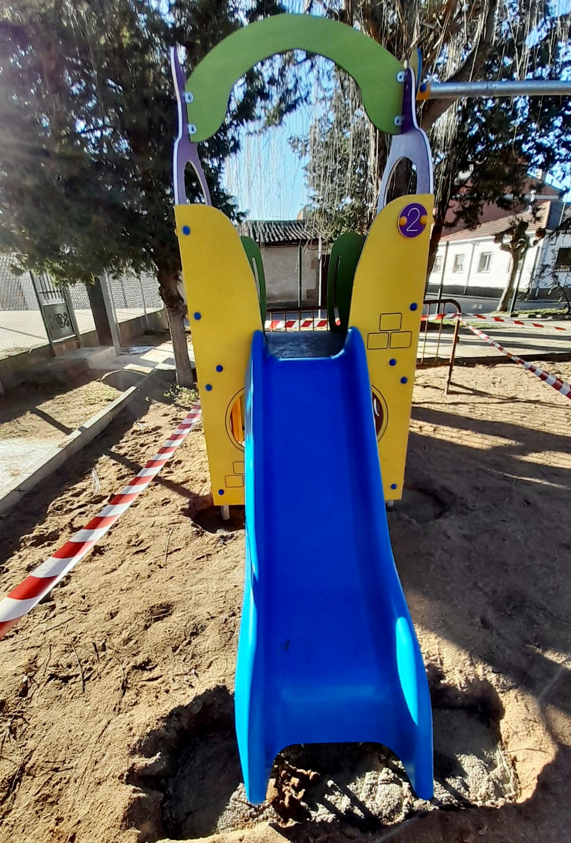 Aldearrubia invierte 4.000 euros en la mejora del parque de juegos en las escuelas