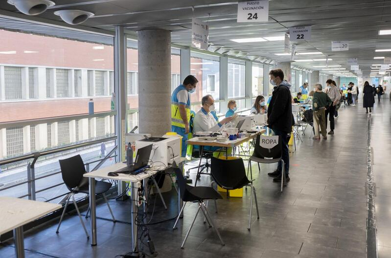 España registra 114.877 contagios por COVID-19 y 382 fallecidos, la cifra más alta desde marzo del año pasado 