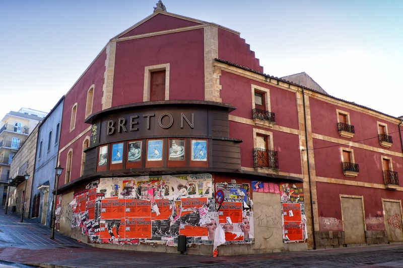 El histórico Teatro Bretón, tras su cierre en 2.003
