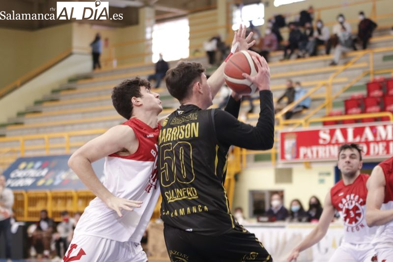 Al CB Tormes le bastan dos cuartos para imponerse a ULE Basket León (73-59)