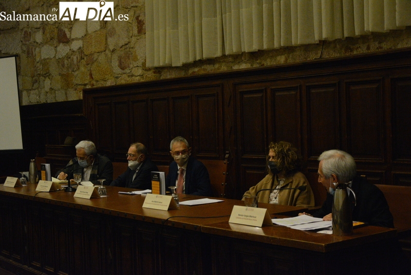 Miguel Ángel Quintanilla presenta la edición reeditada de ‘A favor de la razón’