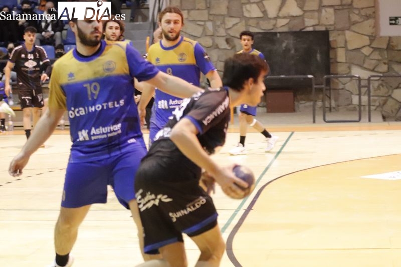 Victoria del BM Salamanca sobre el Villa de Luanco para continuar arriba (34-32)