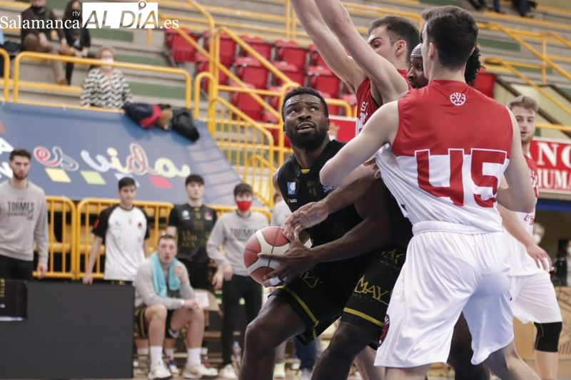 El CB Tormes aprieta el acelerador en la segunda parte para ganar en Betanzos (64-78)