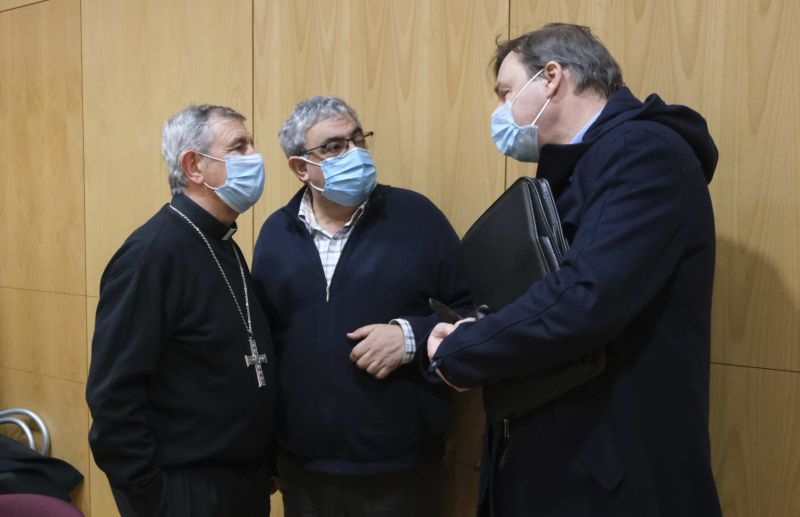 El obispo confirma en su cargos a los vicarios, delegados o arciprestes, entre otros