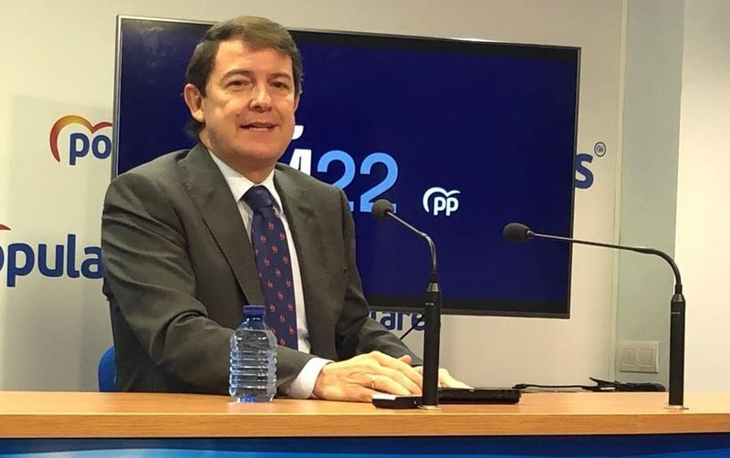 Mañueco acatará gustoso lo que se decida desde la justicia sobre debates