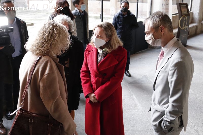 El Gobierno impulsará medidas para facilitar a los mayores el acceso a los servicios bancarios