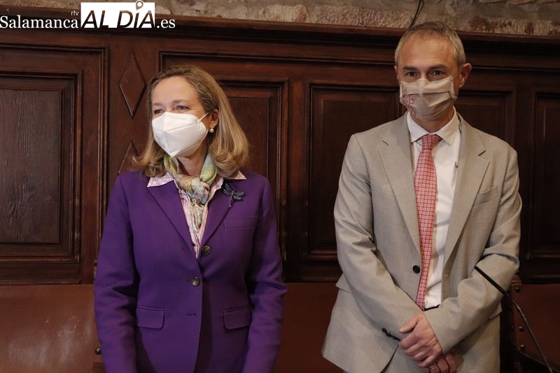 Optimismo de la vicepresidenta primera del Gobierno para lograr un amplio apoyo dentro del Parlamento a la reforma laboral