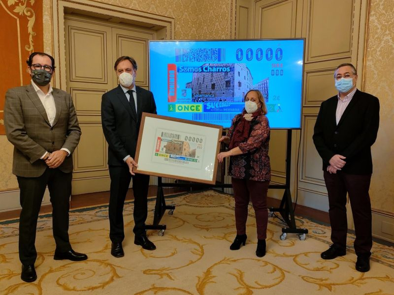 Los salmantinos muestran con orgullo su gentilicio de charros en el cupón de la ONCE de este domingo