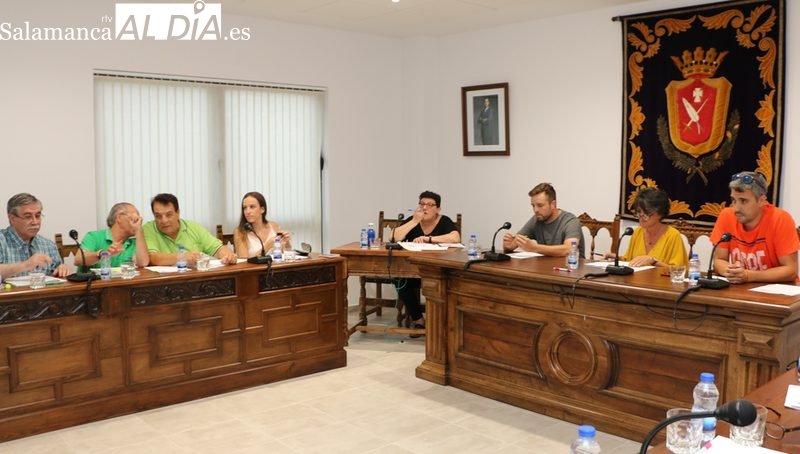 El pleno municipal aborda una sentencia que declara nulos los acuerdos de la sesión en la que se aprobaron las retribuciones de los concejales