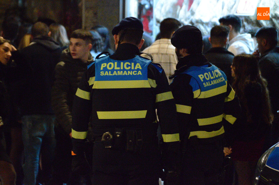 Atracan un establecimiento de la calle Ávila tras romper a pedradas una ventana