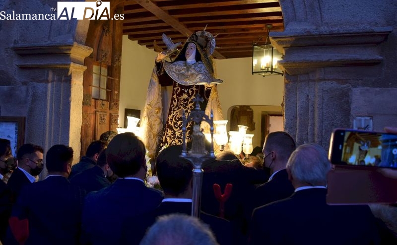 Dos procesiones por el IV Centenario de la canonización de Santa Teresa