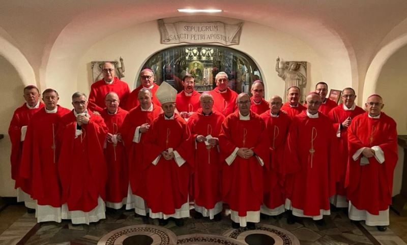 José Luis Retana inicia la visita ‘ad limina’ con una misa ante los restos de San Pedro