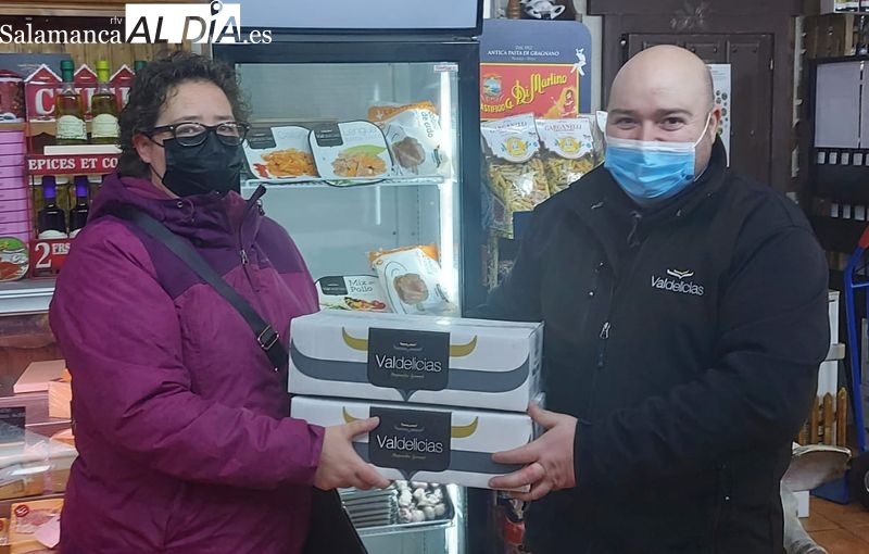 Valdelicias hace entrega del lote de productos del sorteo navideño