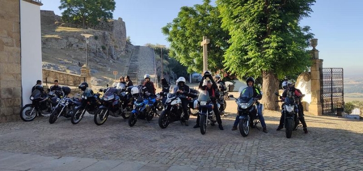 ‘Sem Rotas na Raia’, el grupo motero que recorre la frontera