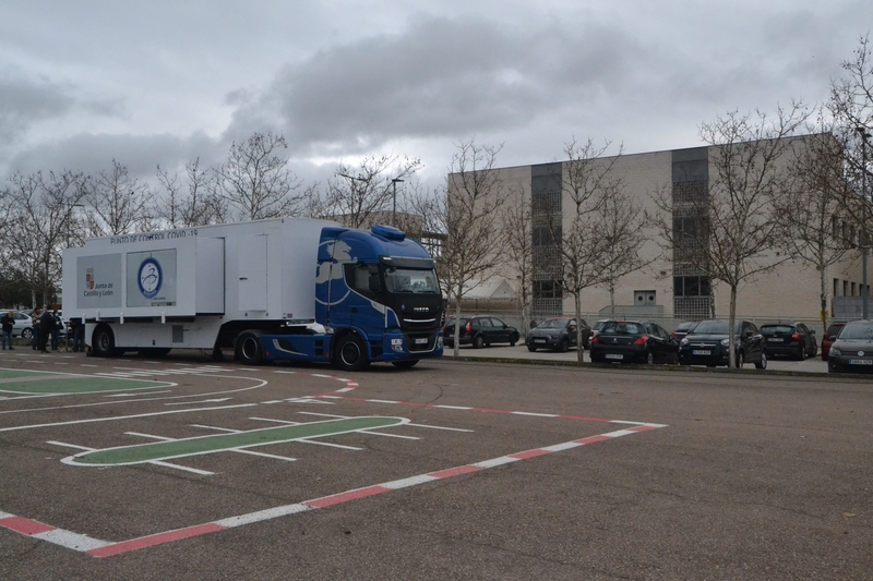 Castilla y León prevé gastar 900.000 euros en la externalización de los test masivos que concluirán en enero