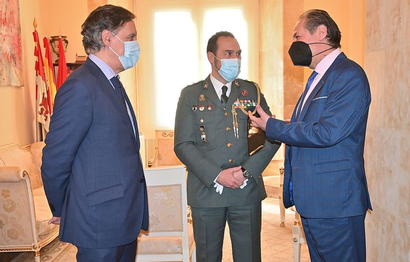 Primer encuentro del nuevo jefe de la Comandancia de la Guardia Civil con el alcalde de Salamanca