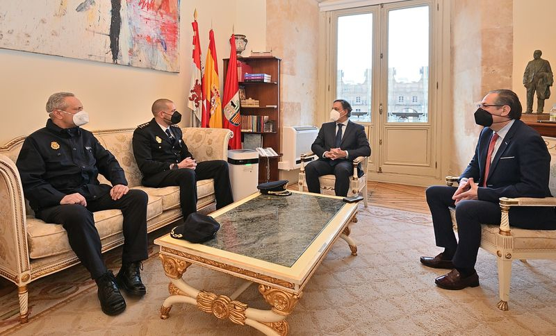 El comisario jefe de la Policía Nacional se despide de las autoridades salmantinas