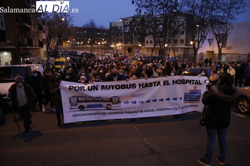 Vecinos de Pizarrales, Barrio Blanco y Capuchinos salen a la calle para pedir una línea de bus a los hospitales 