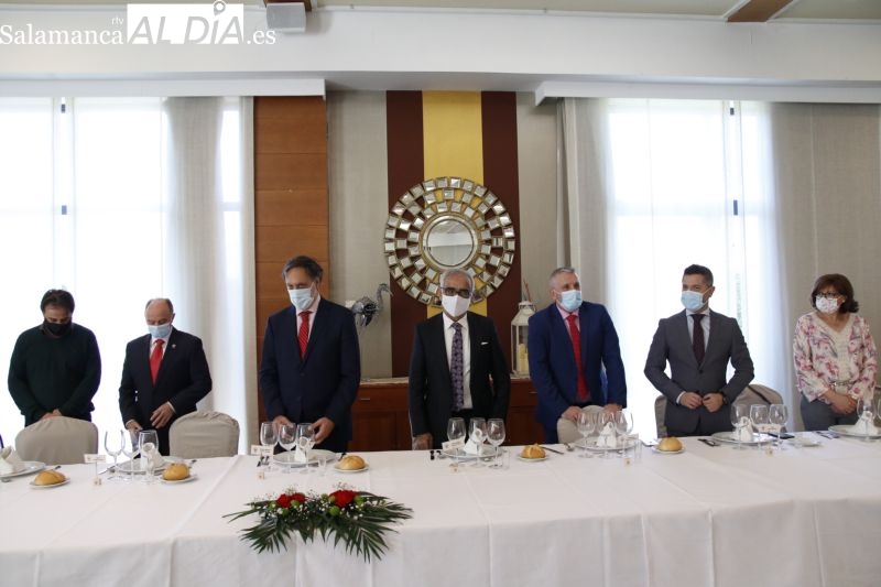 José Adrián Cornejo García recibe la insignia de oro de la Junta de Semana Santa de Salamanca