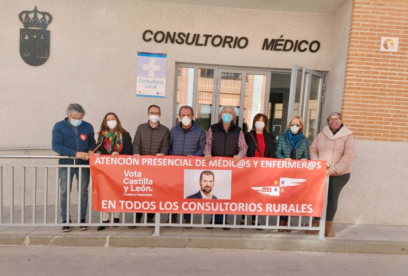 El PSOE visita el Consultorio Médico de Macotera, en el que aseguran que es el claro ejemplo del dibujo equivocado de Mañueco para el medio rural