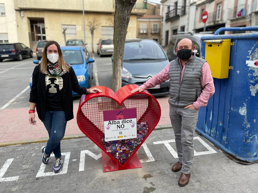 Instalados dos contenedores de tapones en la zona del Castillo y en la Plaza del Grano