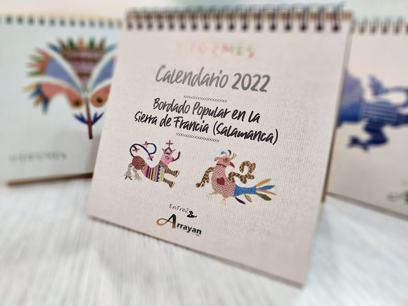 El Calendario dedicado al Bordado Serrano que recibirán los clientes de este centro comercial