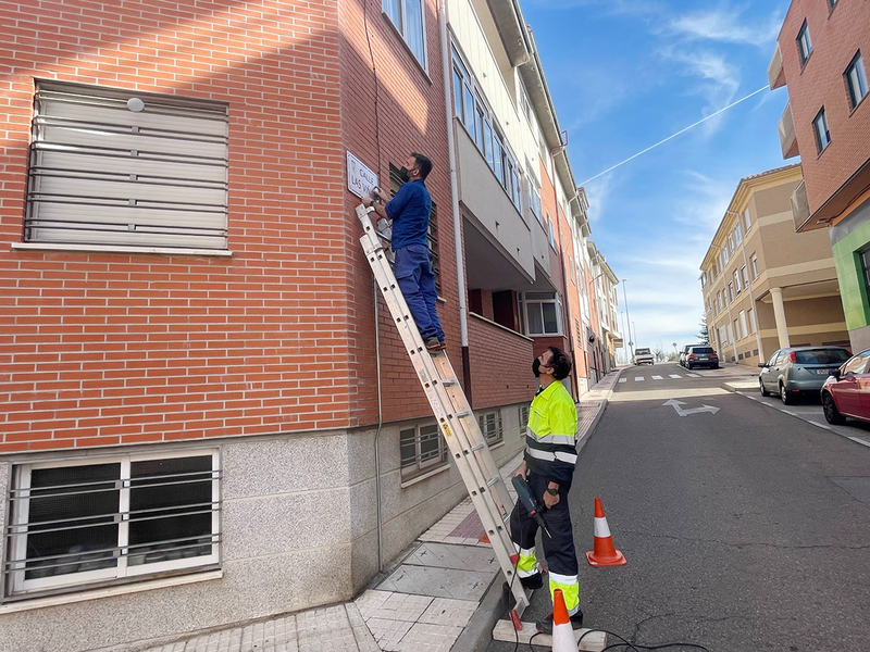 Sustituidas las placas de las calles del casco antiguo de Carbajosa 