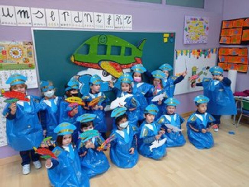 Los pequeños pilotos protagonizan el Carnaval en el Centro Infantil de Calasanz