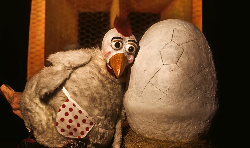 Katúa & Galea Teatro representará  Cocorico en la biblioteca Torrente Ballester