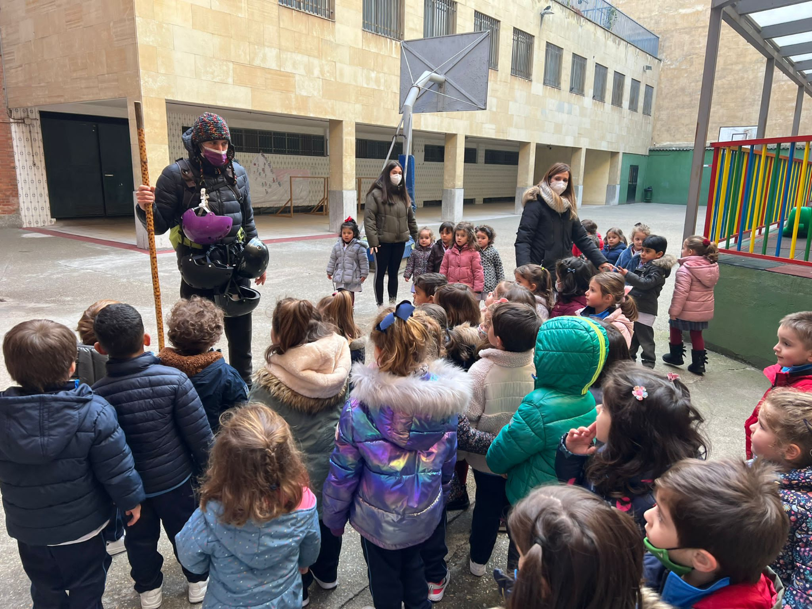 Los niños de infantil del Colegio San Juan Bosco disfrutan aprendiendo sobre las montañas más altas del mundo