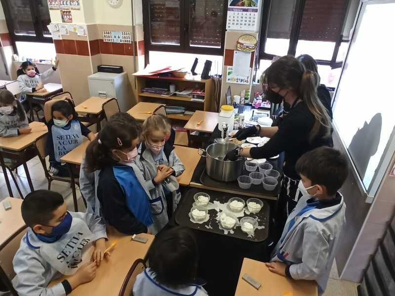 Del taller de quesos al taller de gestión emocional en el Colegio San Juan Bosco 