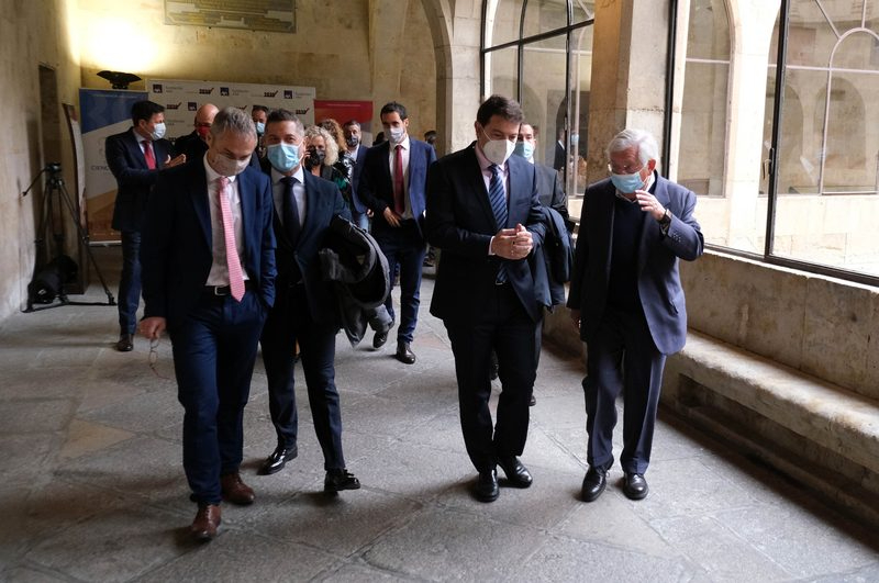 Fernández Mañueco defiende que la libertad de información es el oxígeno de la democracia