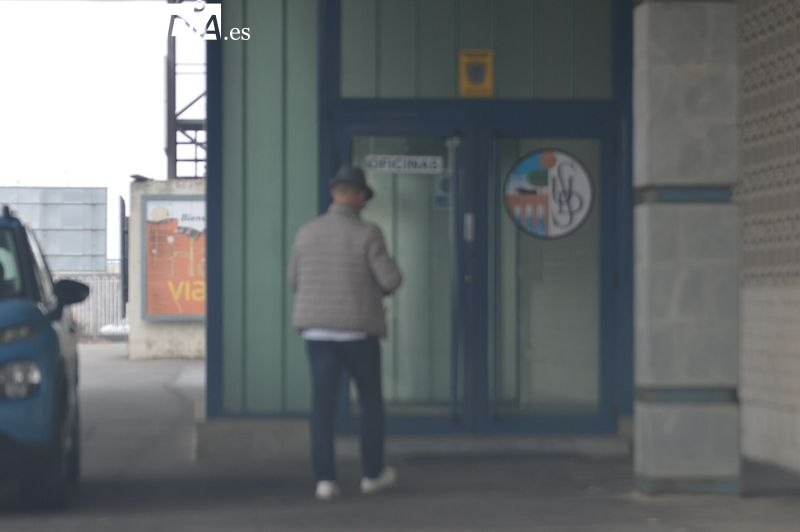 Calderón, Robles y Losada acuden a las oficinas del Helmántico para acordar el finiquito