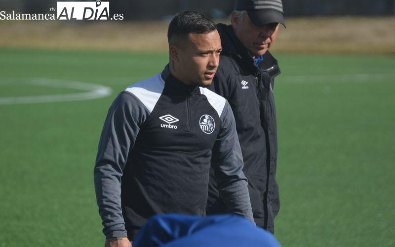 Juancho, entre algodones en el entrenamiento del Salamanca UDS por molestias en los isquios