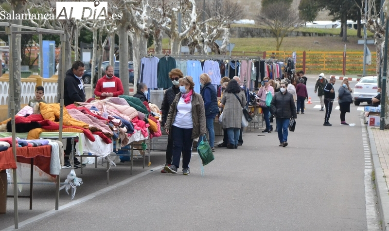 El mercadillo sabatino estrena ubicación provisional para parte de sus puestos