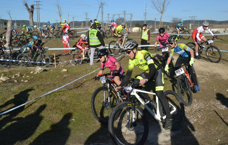 Un centenar de niños y jóvenes de toda la región estrenan el I Trofeo Escuelas BTT de Ciudad Rodrigo
