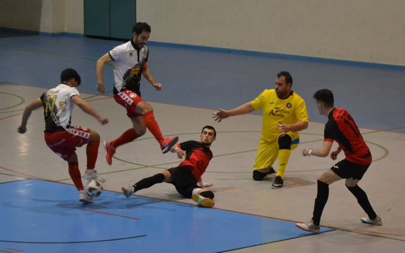 Unionistas golpea en momentos clave para llevarse un derby con innecesario protagonismo arbitral