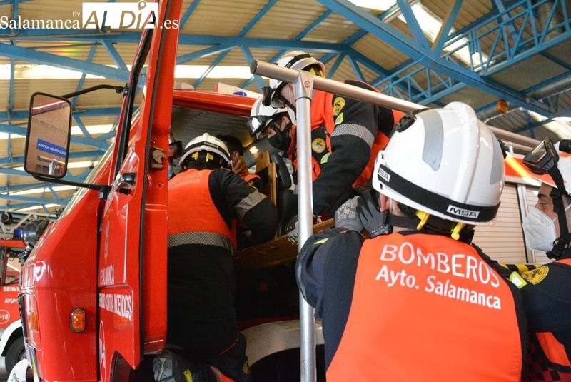 Turnos de 24 horas, simulaciones o revisión de vehículos: el día a día de los bomberos