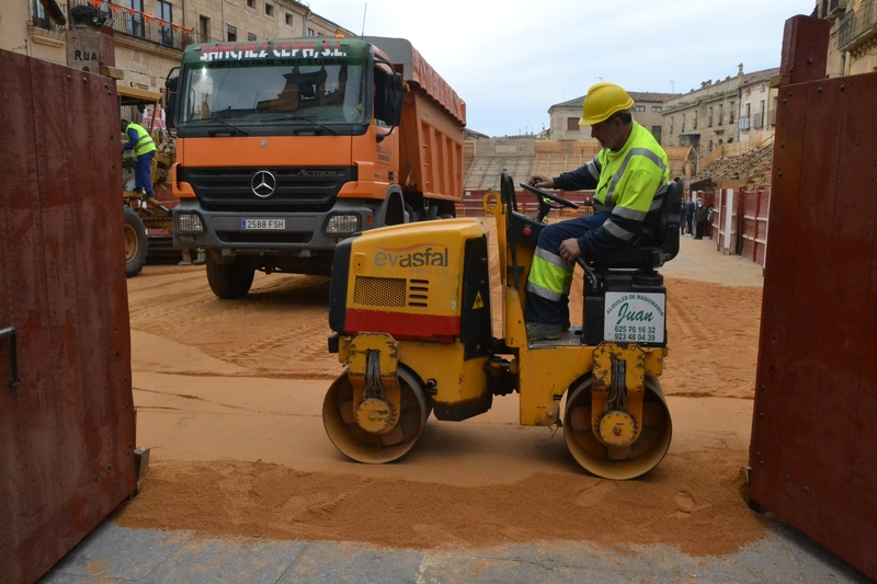 Extendida la arena para terminar de transformar la Plaza Mayor en un coso taurino