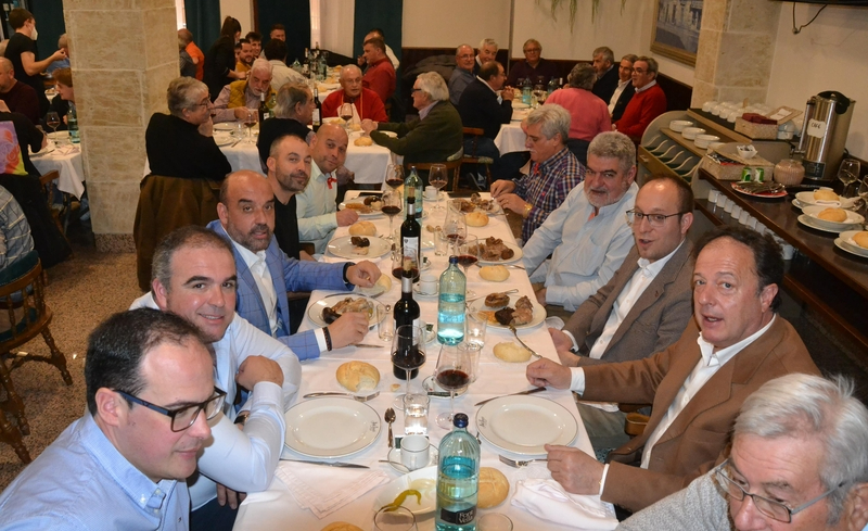 Un centenar de personas disfruta del cocido precarnavalero de la Peña El Rincón