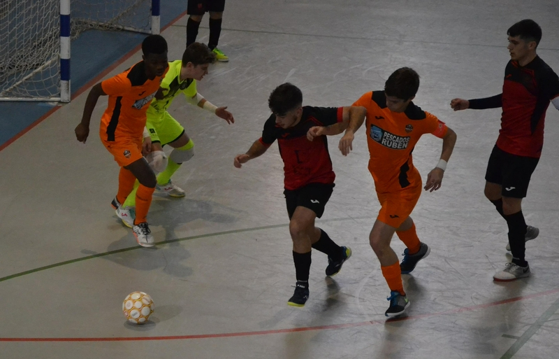 El III Juvenil no puede pasar del empate ante un Burela vestido de ‘farinato carnavalero’