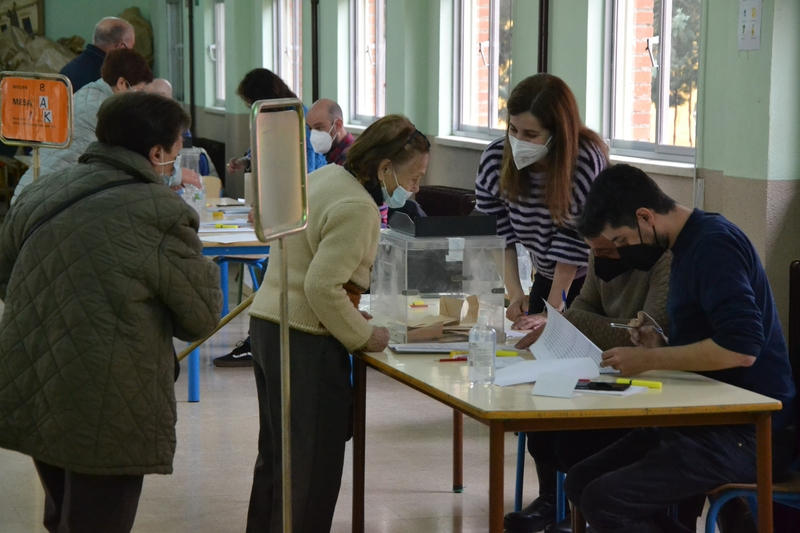 Tranquila mañana electoral salvo por la necesidad de recurrir a unos cuantos suplentes