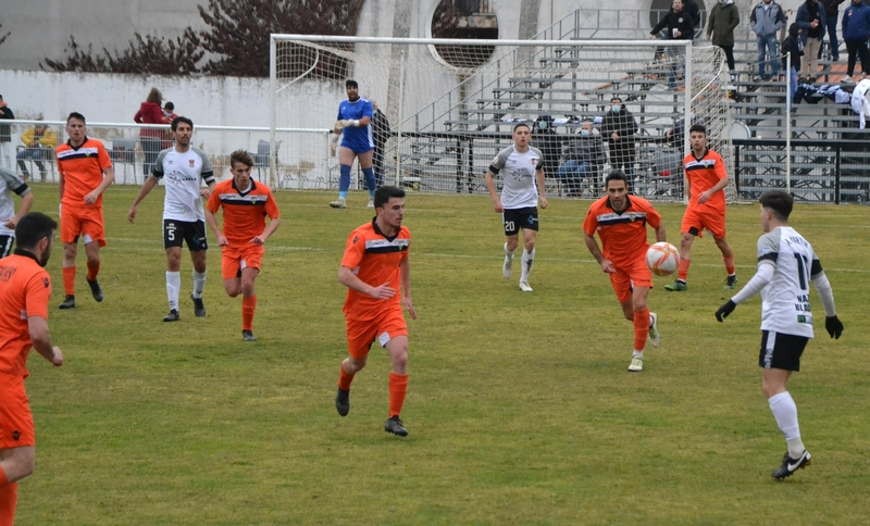 Espesa tarde del Ciudad Rodrigo, al que le remonta en casa un rival directo