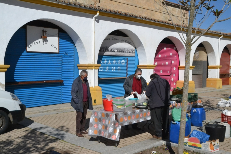 El mercado de los martes luce de Carnaval mientras avanza el ‘rectángulo mágico’