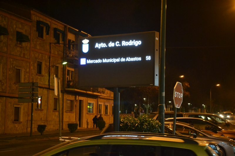 Operativas en pruebas las pantallas que informan de las plazas libres del parking del Mercado